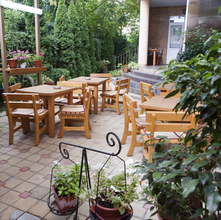 Majami Hotel Chişinău Extérieur photo
