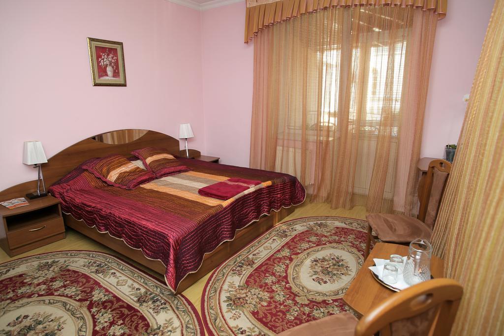Majami Hotel Chişinău Extérieur photo